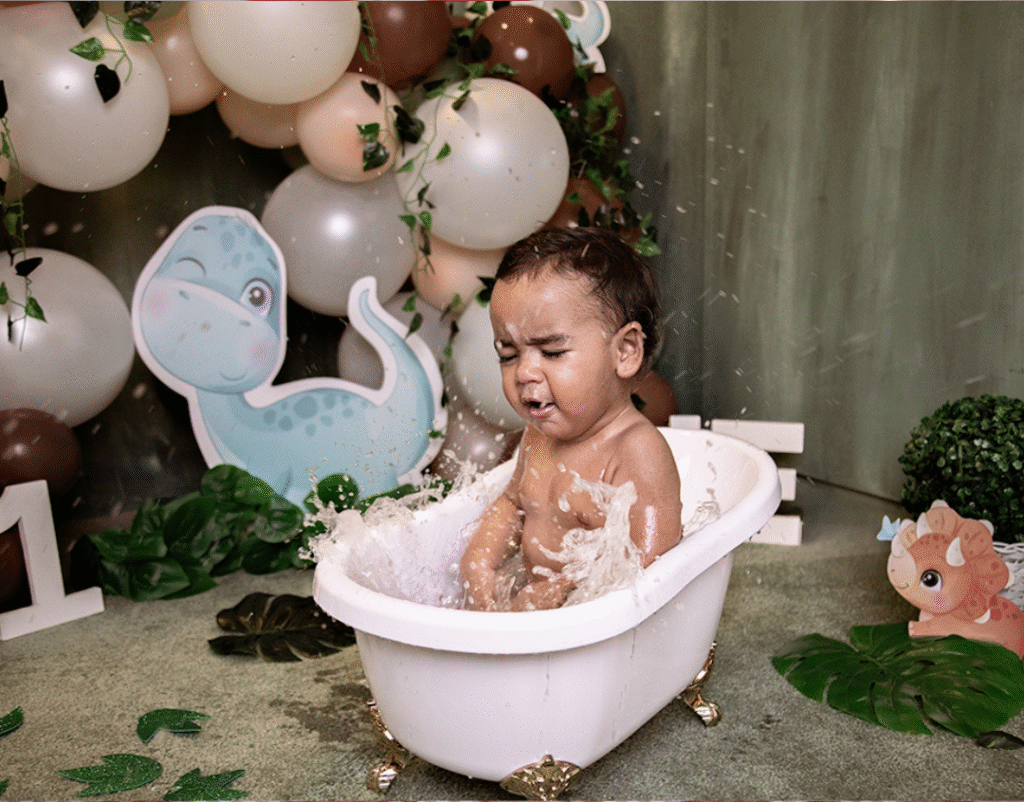 Imagem de Criança Brincando na Banheira em Festa Infantil